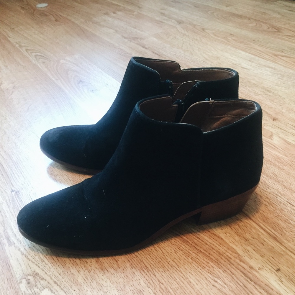 Black Sam Edelman chelsea boots
